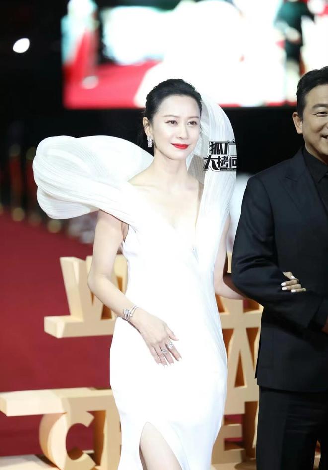 材太绝温碧霞又土又潮周洁琼小露性感AG旗舰厅中国区横店这一晚程潇身