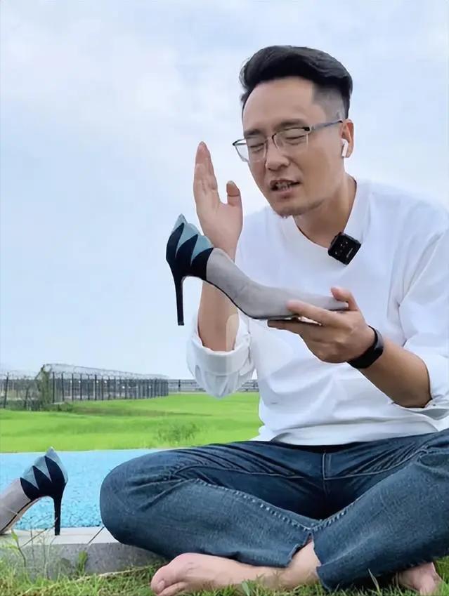 了高跟鞋奇迹般东山再起5个月赚12亿AG旗舰厅平台负债500万后大叔穿上(图13)