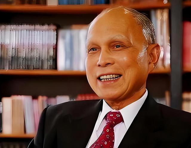 的父亲霍震霆如今还能再次为霍家“争光”AG旗舰厅入口霍启刚未曾料到他79岁(图4)