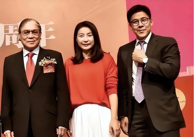 的父亲霍震霆如今还能再次为霍家“争光”AG旗舰厅入口霍启刚未曾料到他79岁(图21)