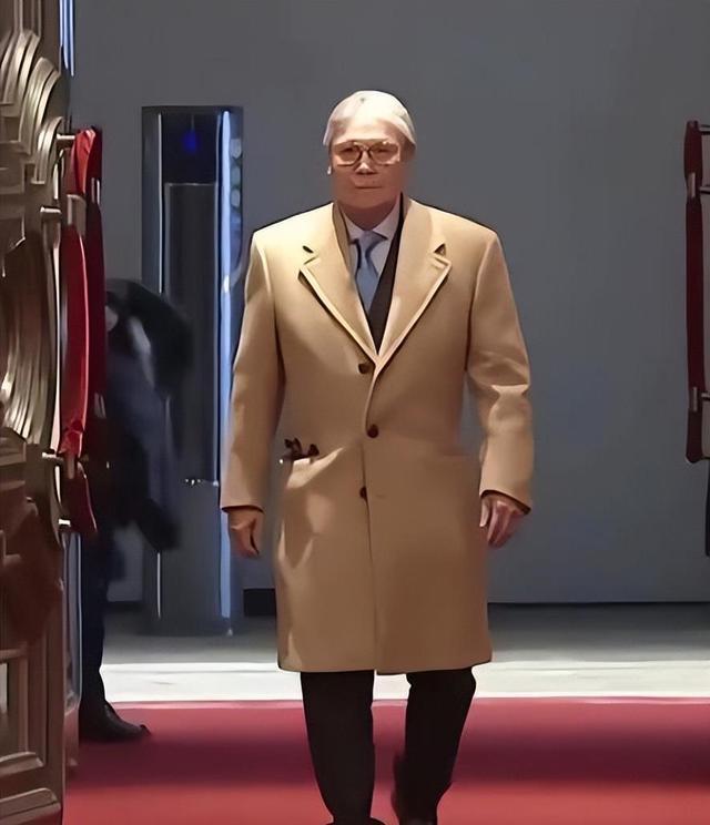 的父亲霍震霆如今还能再次为霍家“争光”AG旗舰厅入口霍启刚未曾料到他79岁(图24)